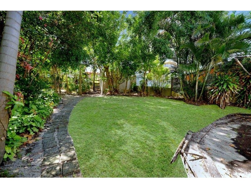 33 PACIFIC STREET, Main Beach QLD 4217