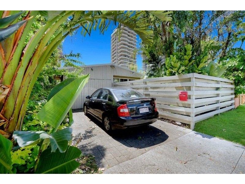 33 PACIFIC STREET, Main Beach QLD 4217