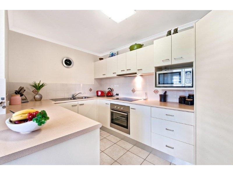 25 PACIFIC STREET, Main Beach QLD 4217