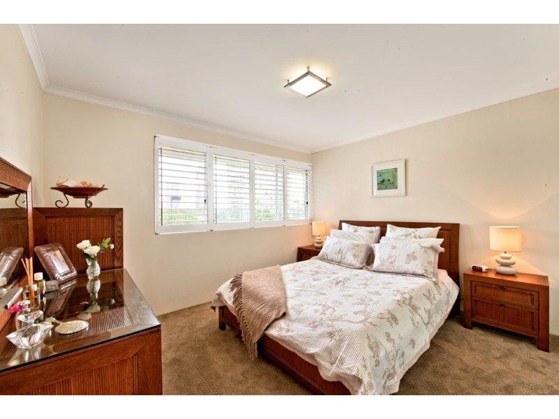 25 PACIFIC STREET, Main Beach QLD 4217