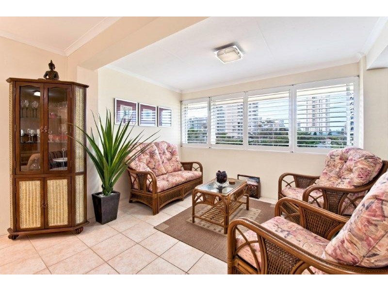 25 PACIFIC STREET, Main Beach QLD 4217