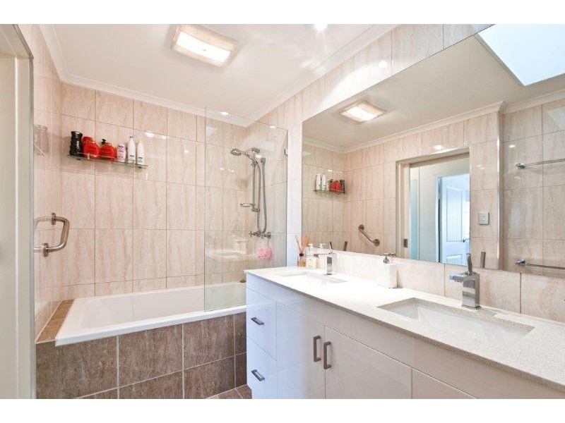 25 PACIFIC STREET, Main Beach QLD 4217