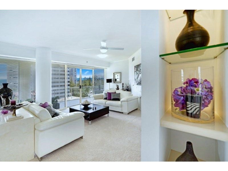 1 LENNIE AVENUE, Main Beach QLD 4217