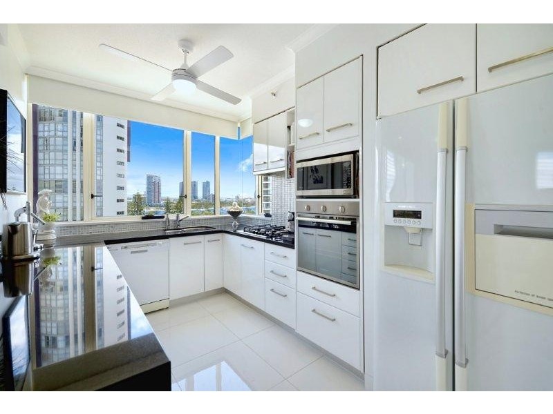 1 LENNIE AVENUE, Main Beach QLD 4217