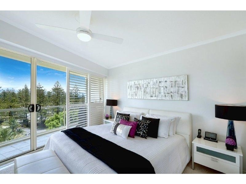 1 LENNIE AVENUE, Main Beach QLD 4217