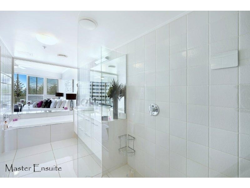 1 LENNIE AVENUE, Main Beach QLD 4217