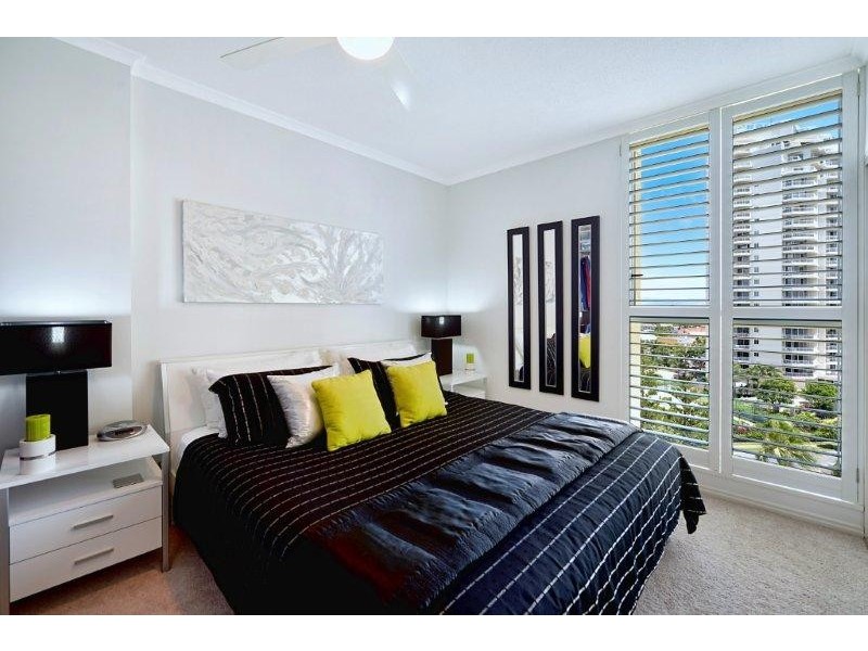 1 LENNIE AVENUE, Main Beach QLD 4217