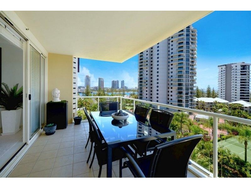 1 LENNIE AVENUE, Main Beach QLD 4217