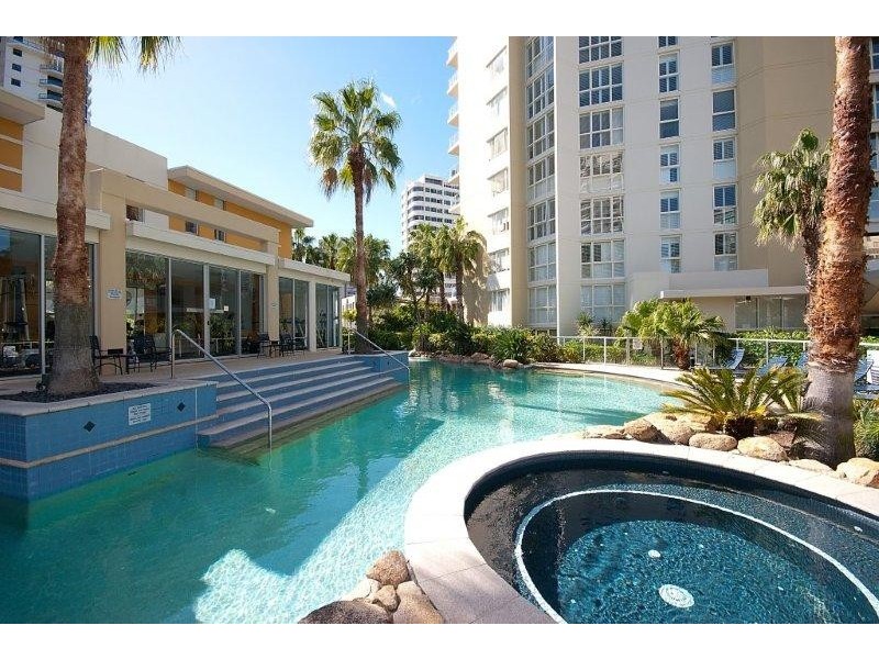 1 LENNIE AVENUE, Main Beach QLD 4217