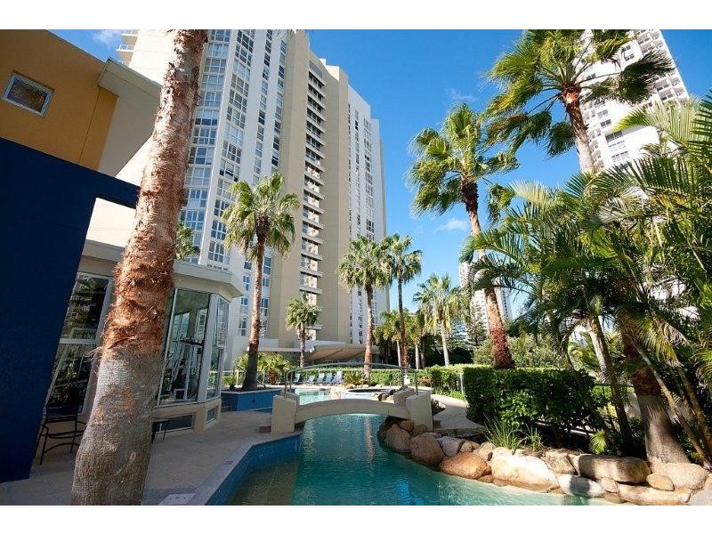 1 LENNIE AVENUE, Main Beach QLD 4217