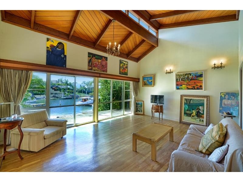 14 La Scala Court, Isle Of Capri QLD 4217