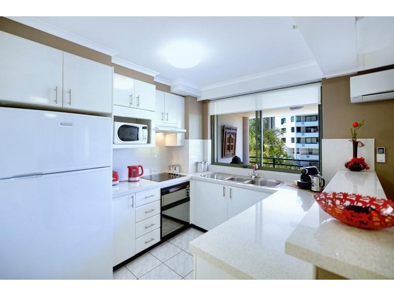 29 Woodroffe Avenue, Main Beach QLD 4217