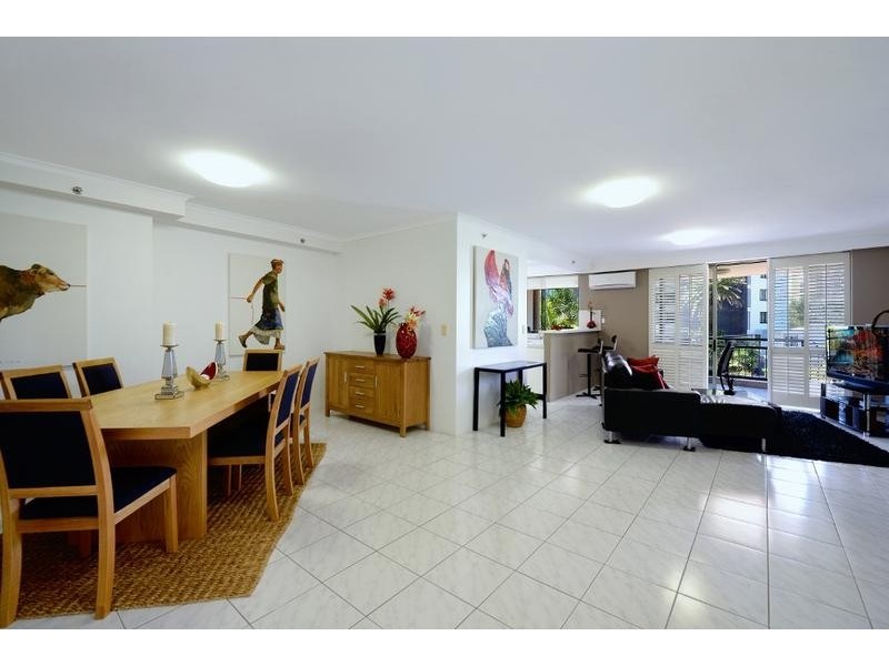 29 Woodroffe Avenue, Main Beach QLD 4217