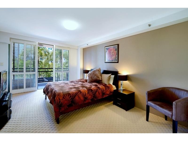 29 Woodroffe Avenue, Main Beach QLD 4217
