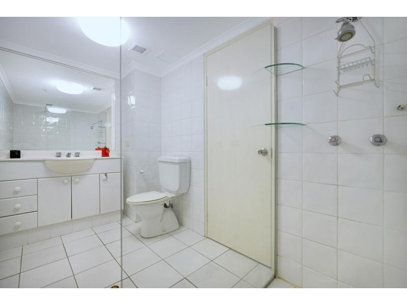29 Woodroffe Avenue, Main Beach QLD 4217