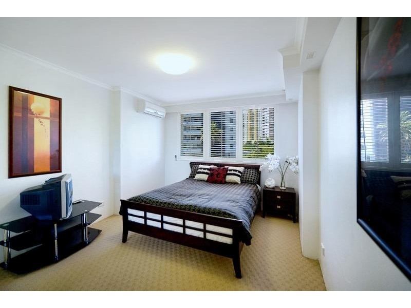 29 Woodroffe Avenue, Main Beach QLD 4217