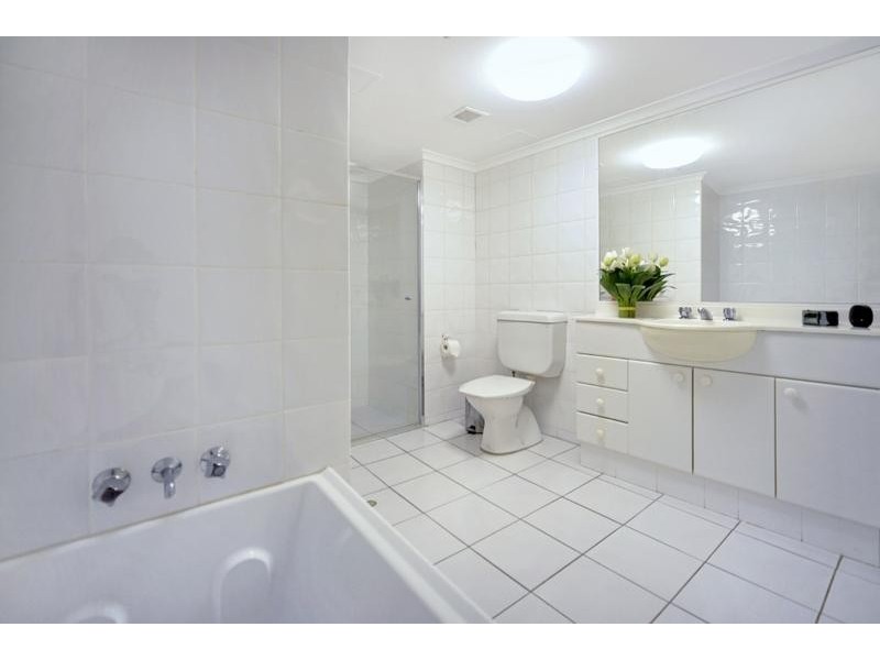 29 Woodroffe Avenue, Main Beach QLD 4217