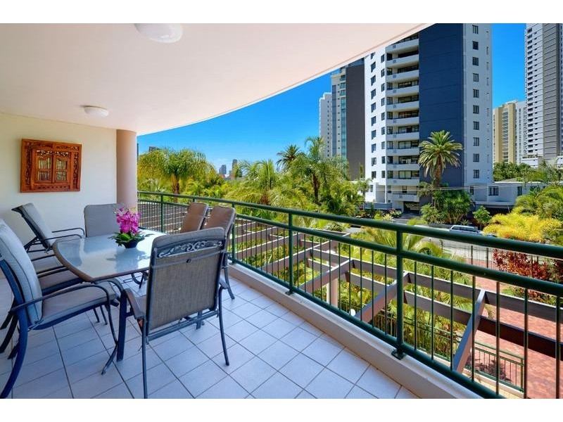 29 Woodroffe Avenue, Main Beach QLD 4217