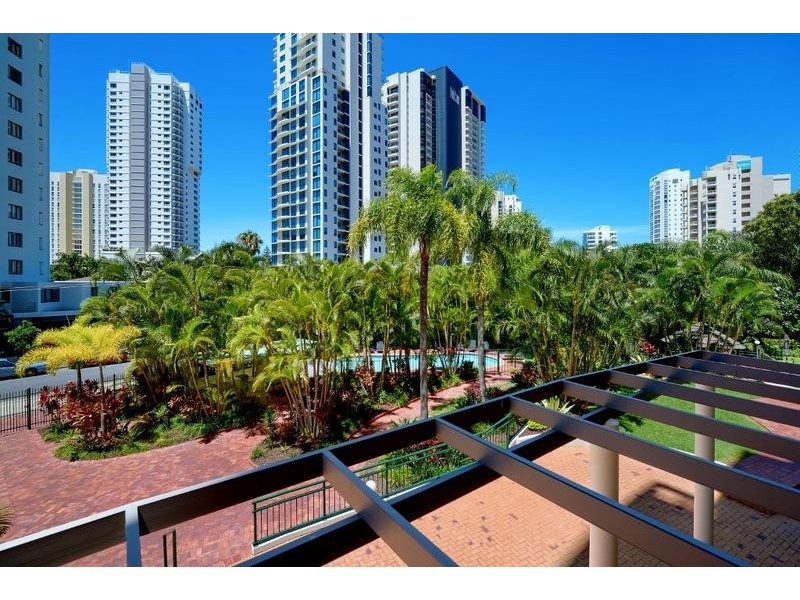 29 Woodroffe Avenue, Main Beach QLD 4217
