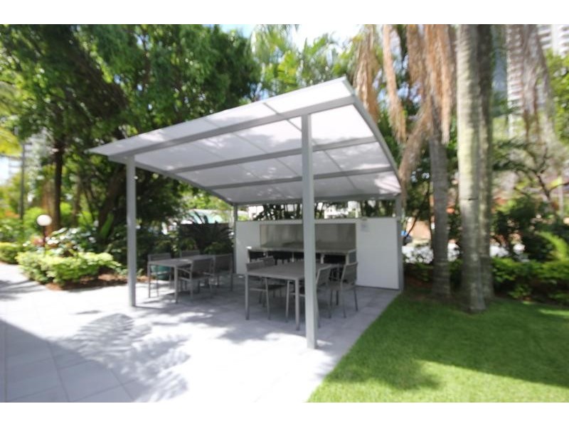 22 Woodroffe Avenue, Main Beach QLD 4217