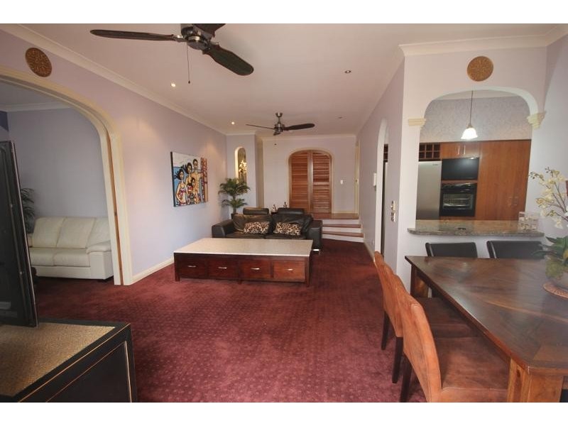 38 Woodroffe Avenue, Main Beach QLD 4217