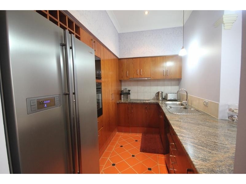 38 Woodroffe Avenue, Main Beach QLD 4217