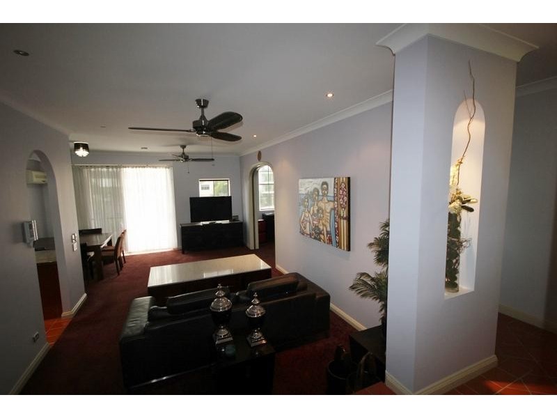 38 Woodroffe Avenue, Main Beach QLD 4217