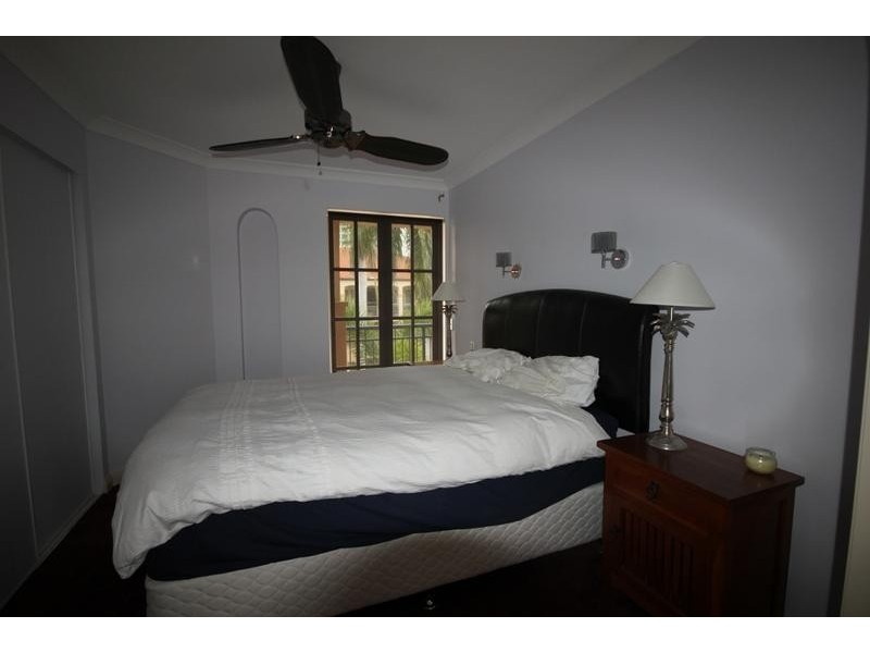 38 Woodroffe Avenue, Main Beach QLD 4217