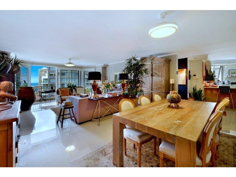 11 Hughes Avenue, Main Beach QLD 4217