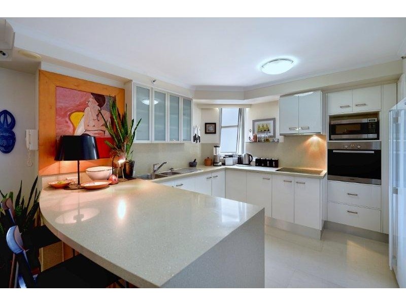 11 Hughes Avenue, Main Beach QLD 4217