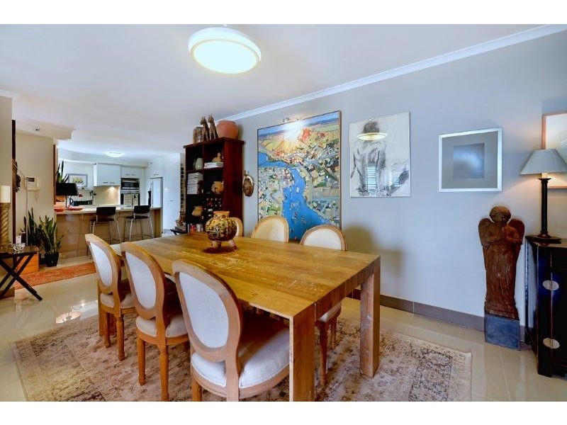 11 Hughes Avenue, Main Beach QLD 4217