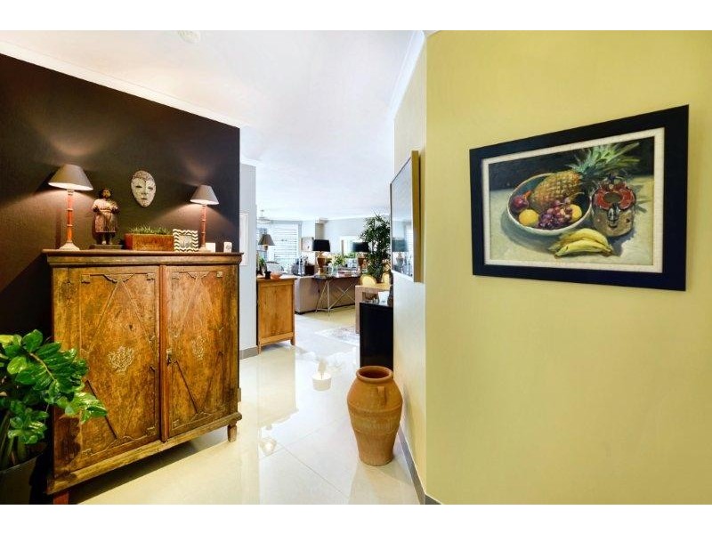 11 Hughes Avenue, Main Beach QLD 4217