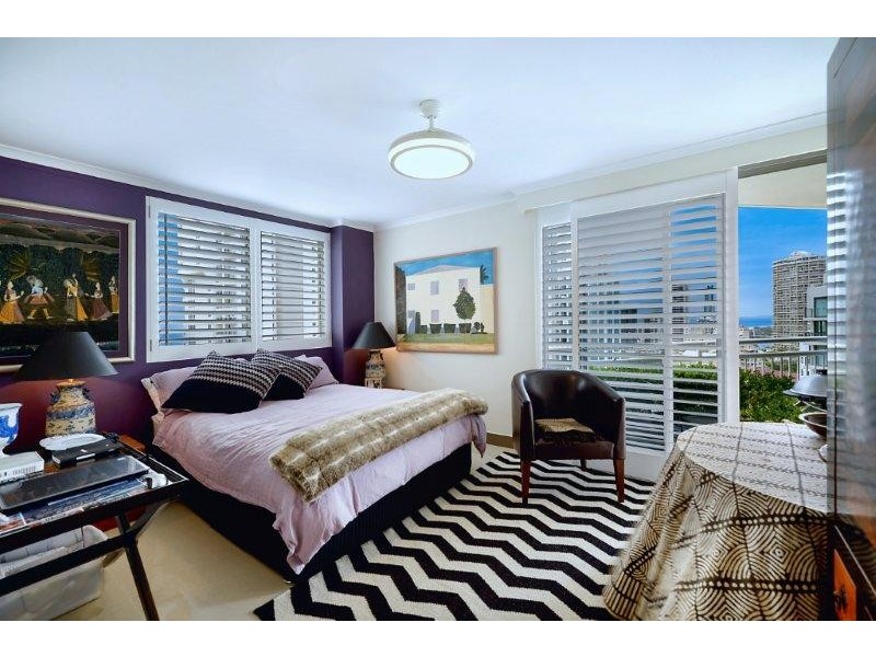 11 Hughes Avenue, Main Beach QLD 4217