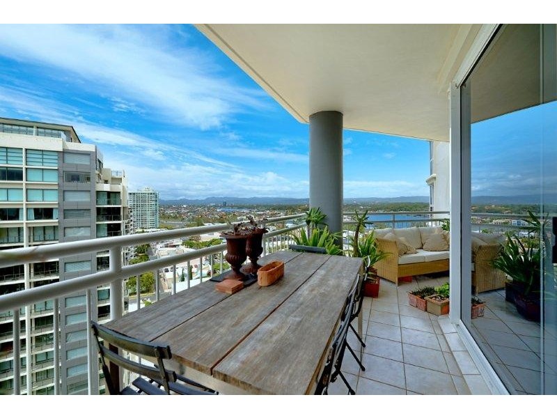 11 Hughes Avenue, Main Beach QLD 4217