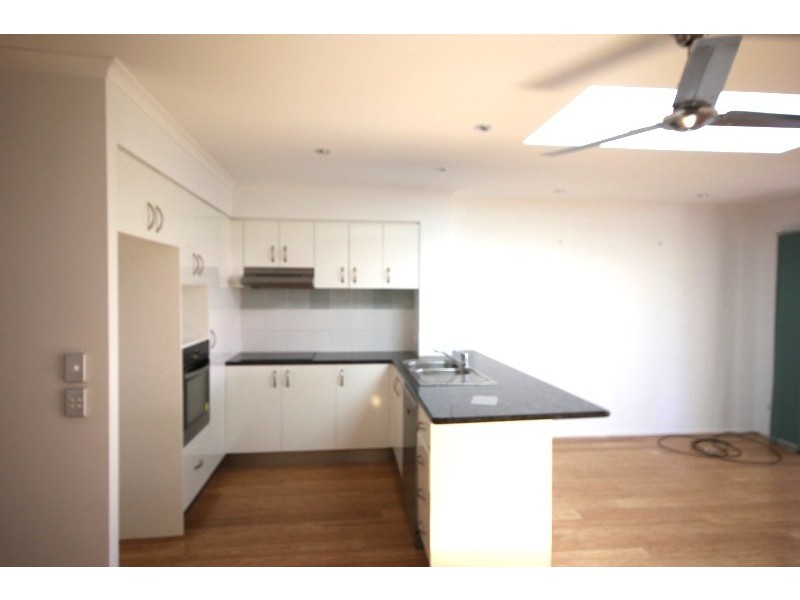 21 Woodroffe Avenue, Main Beach QLD 4217