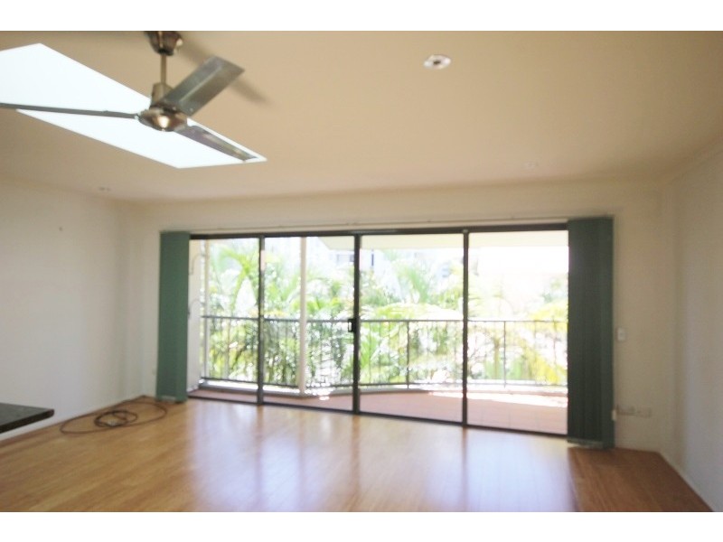 21 Woodroffe Avenue, Main Beach QLD 4217