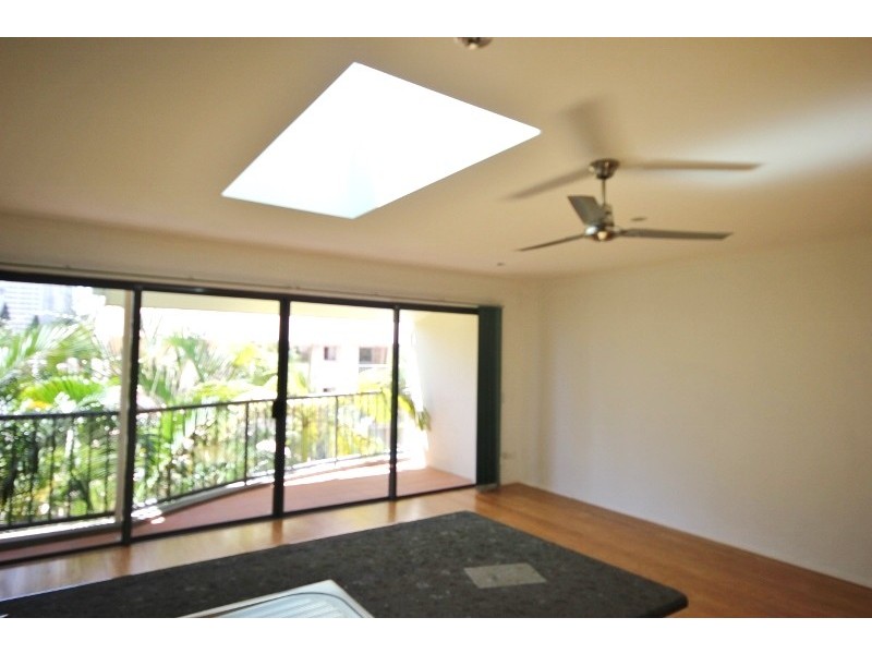 21 Woodroffe Avenue, Main Beach QLD 4217