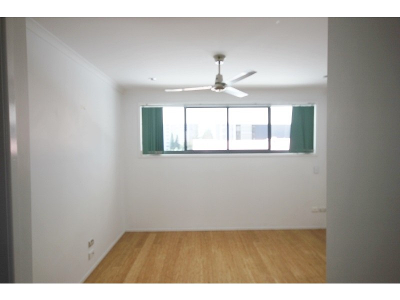 21 Woodroffe Avenue, Main Beach QLD 4217