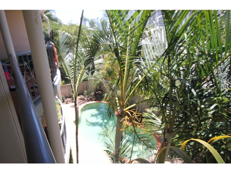 21 Woodroffe Avenue, Main Beach QLD 4217