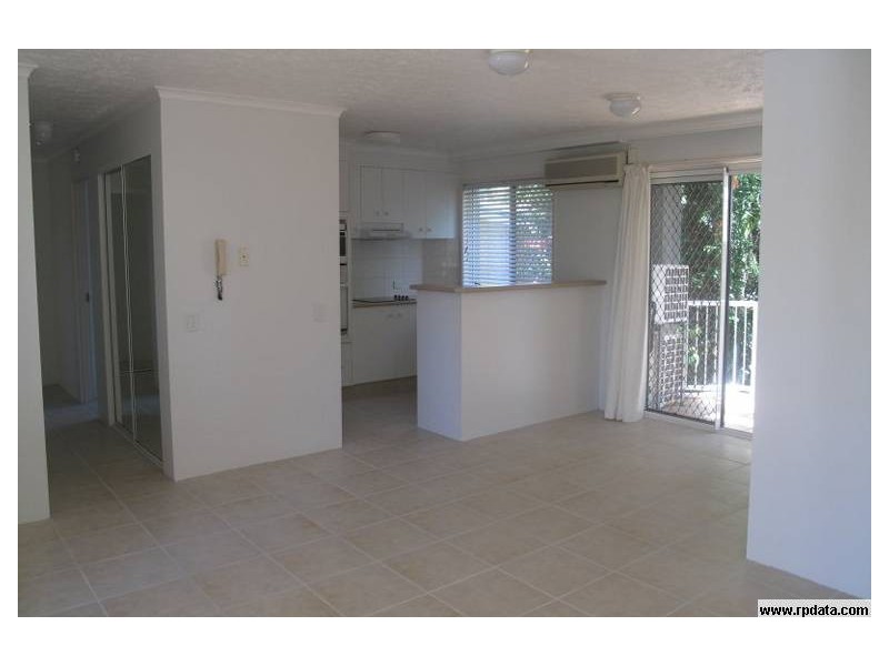28 CRONIN AVENUE, Main Beach QLD 4217