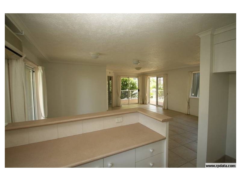 28 CRONIN AVENUE, Main Beach QLD 4217
