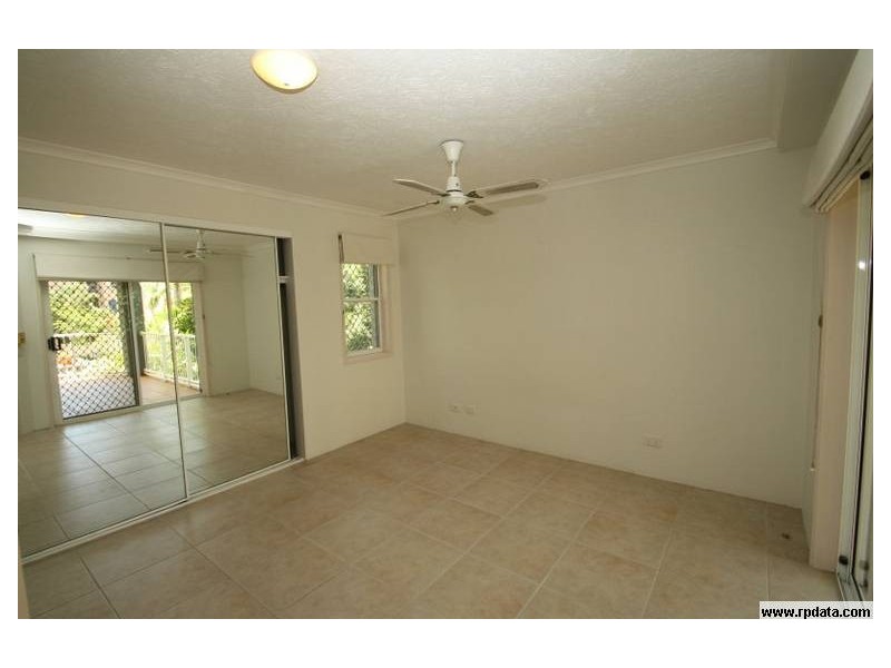 28 CRONIN AVENUE, Main Beach QLD 4217