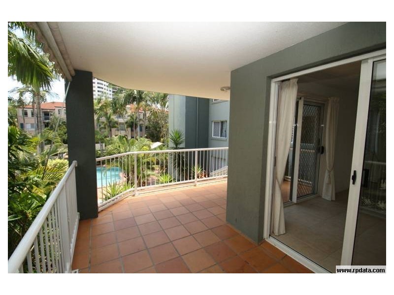 28 CRONIN AVENUE, Main Beach QLD 4217