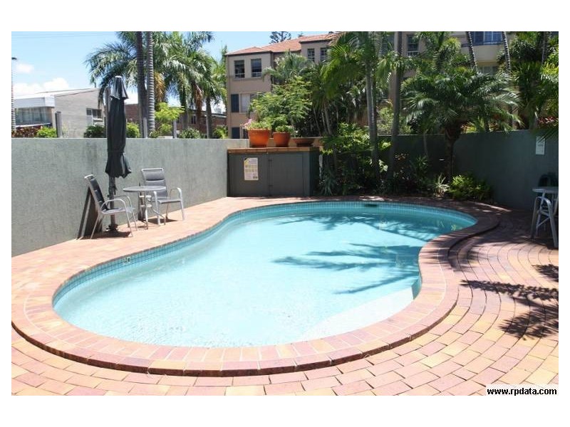 28 CRONIN AVENUE, Main Beach QLD 4217