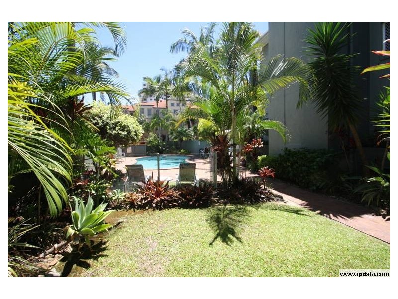 28 CRONIN AVENUE, Main Beach QLD 4217