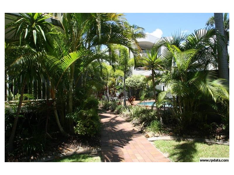 28 CRONIN AVENUE, Main Beach QLD 4217