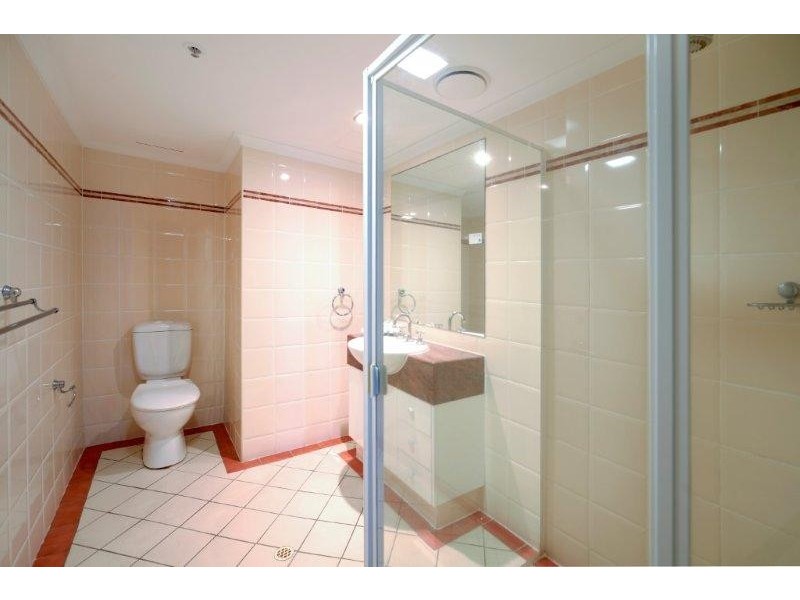 1 Hughes Avenue, Main Beach QLD 4217