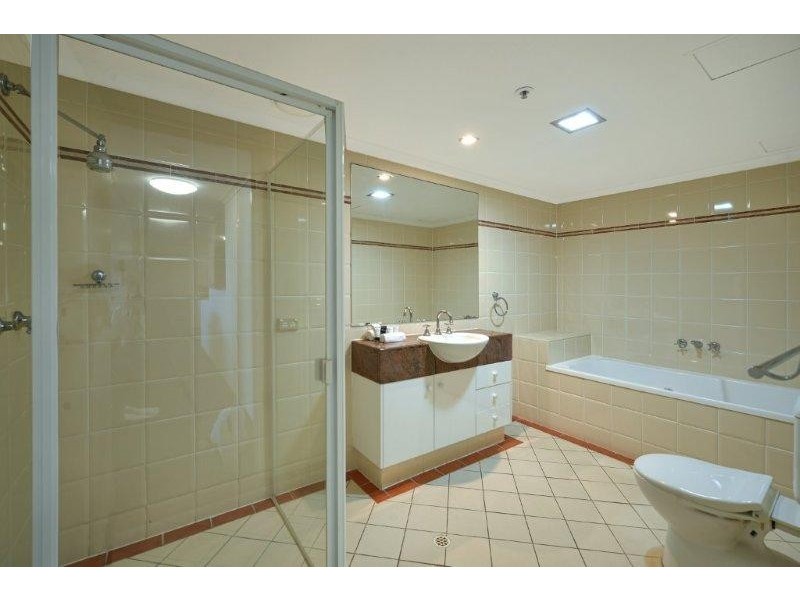 1 Hughes Avenue, Main Beach QLD 4217