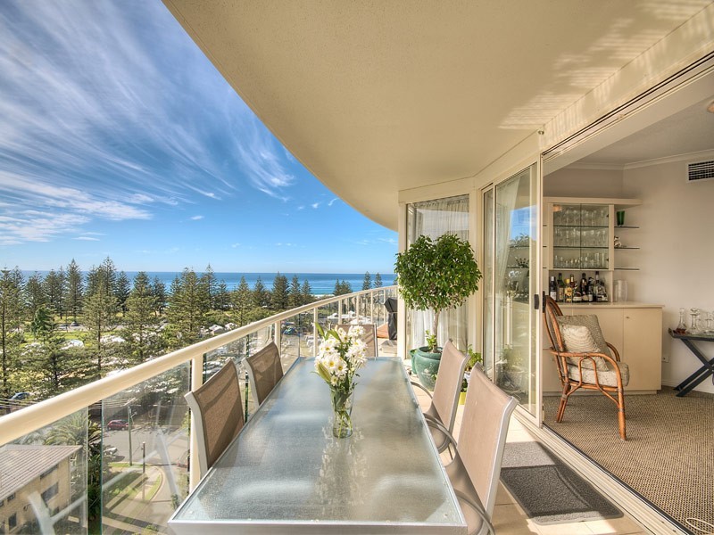 1 LENNIE AVENUE, Main Beach QLD 4217