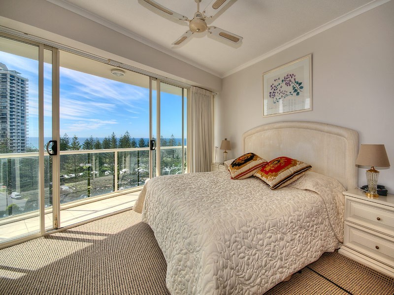 1 LENNIE AVENUE, Main Beach QLD 4217